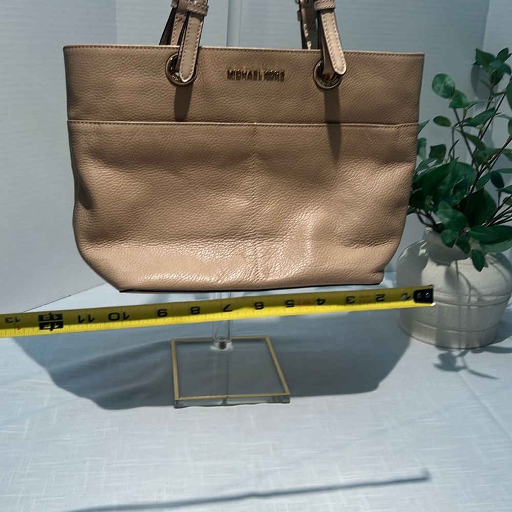 Michael Kors Camel Tan Bedford Tote Bag with Gold Accents. EUC. - Picture 13 of 14